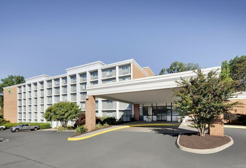 هتل Holiday Inn University Area Charlottesville, An Ihg