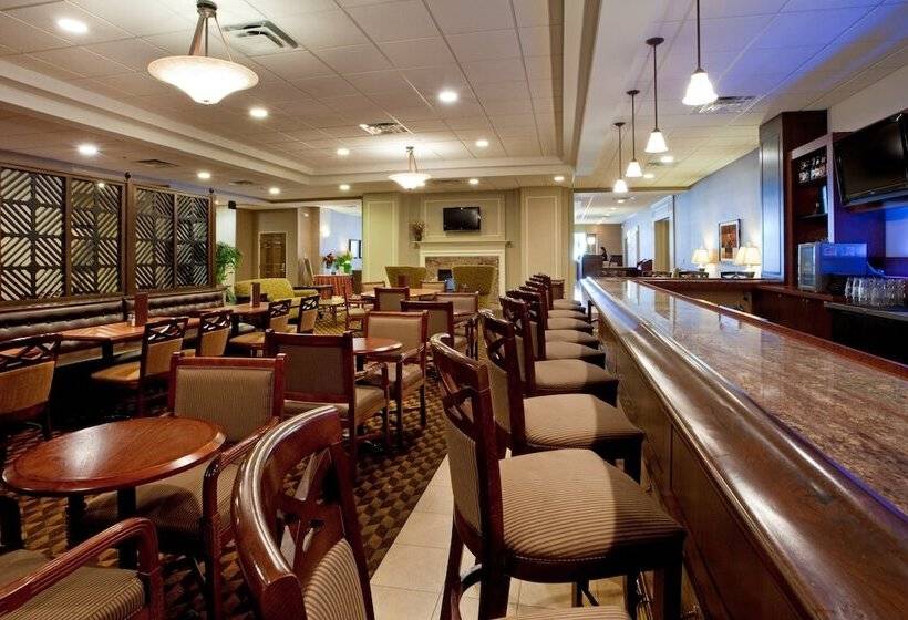 هتل Holiday Inn University Area Charlottesville, An Ihg