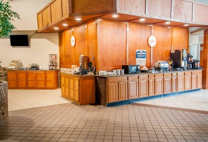 هتل Howard Johnson By Wyndham Conway