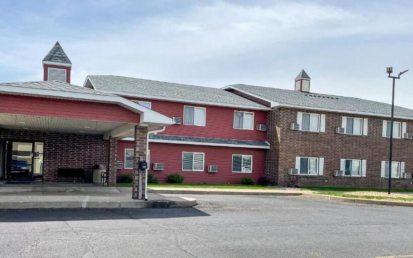 Отель Hudson Inn & Suites