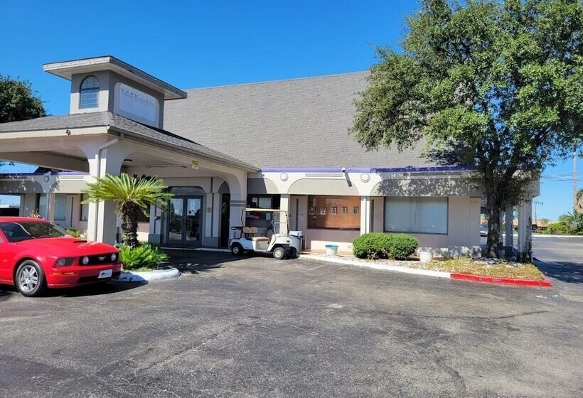 ホテル Knights Inn San Antonio Near Frost Bank Center