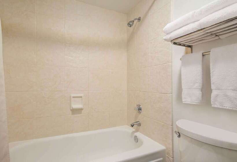 فندق La Quinta Inn By Wyndham Everett