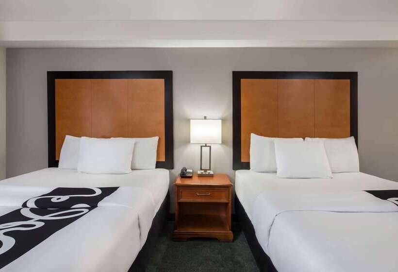 فندق La Quinta Inn By Wyndham Everett