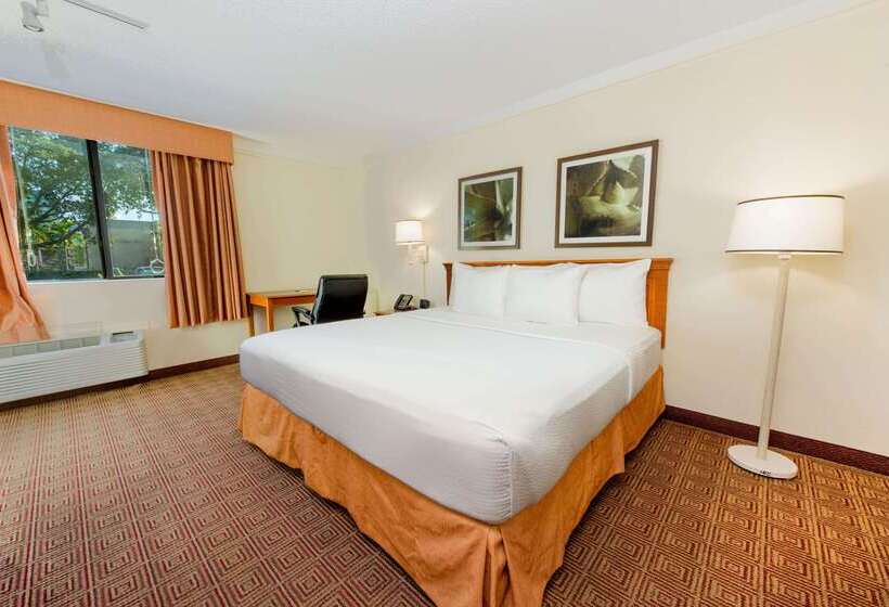 هتل La Quinta By Wyndham Ft Lauderdale Cypress Creek