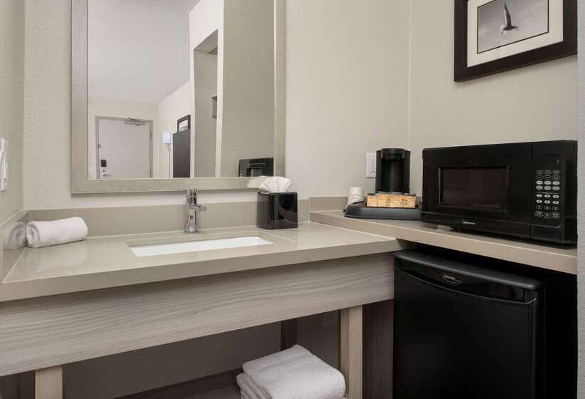 בית מלון כפרי Quality Inn Atlantic Beachmayo Clinic Jax Area