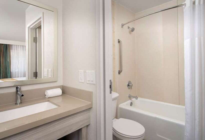 בית מלון כפרי Quality Inn Atlantic Beachmayo Clinic Jax Area