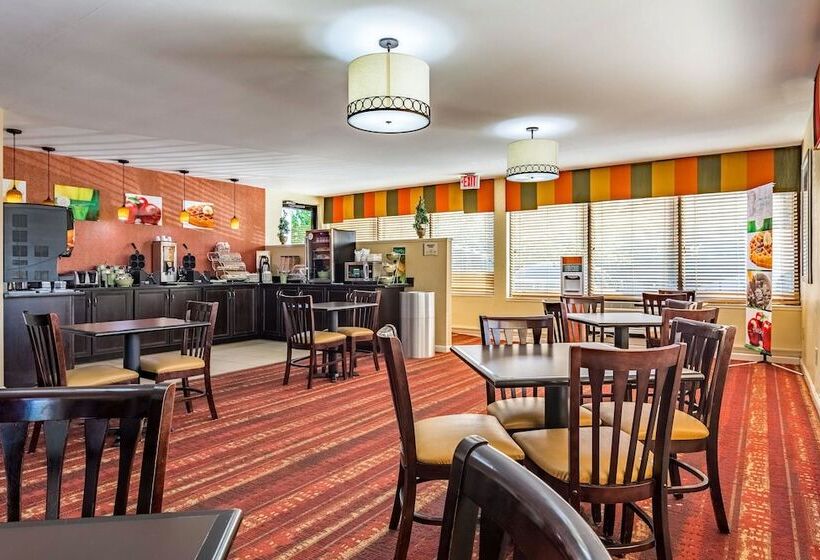 هتل Quality Inn Columbus Near Fort Moore