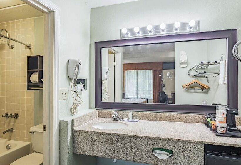هتل Quality Inn Columbus Near Fort Moore