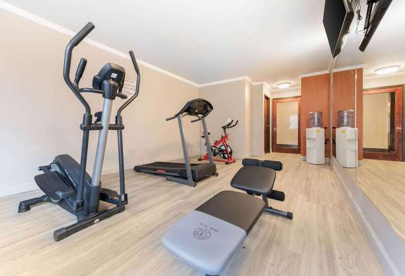 Отель Quality Inn
