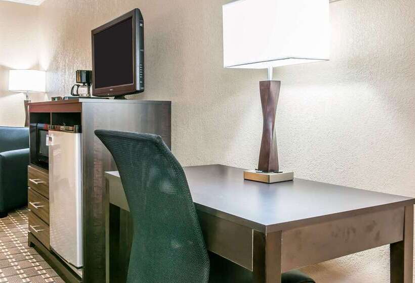 호텔 Quality Inn