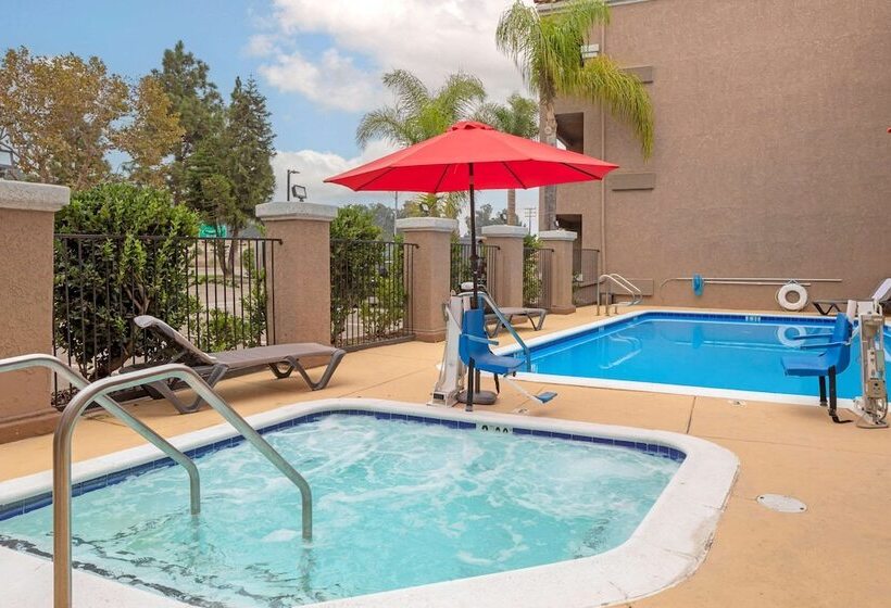 هتل Quality Inn & Suites Camarillooxnard