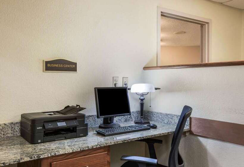 هتل Quality Inn & Suites Lawrence University Area