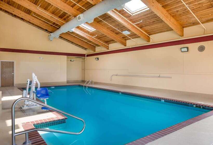 هتل Quality Inn & Suites Lawrence University Area