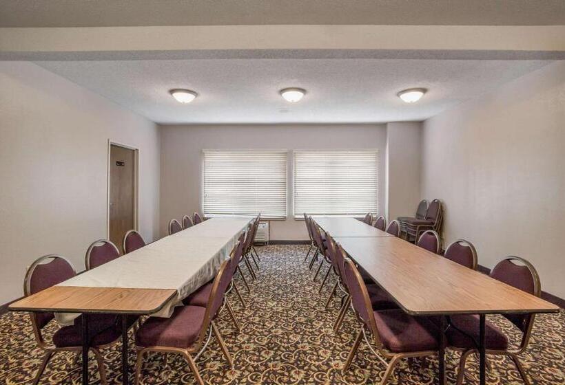 هتل Quality Inn & Suites Lawrence University Area