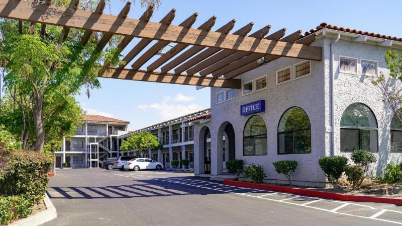 בית מלון כפרי Rodeway Inn Milpitas Near Great Mall