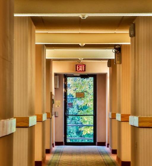 בית מלון כפרי The View Inn & Suites Bethlehem / Allentown / Lehigh Airport