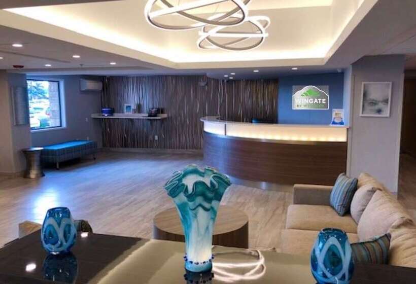 هتل Wingate By Wyndham Detroit Metro Airport