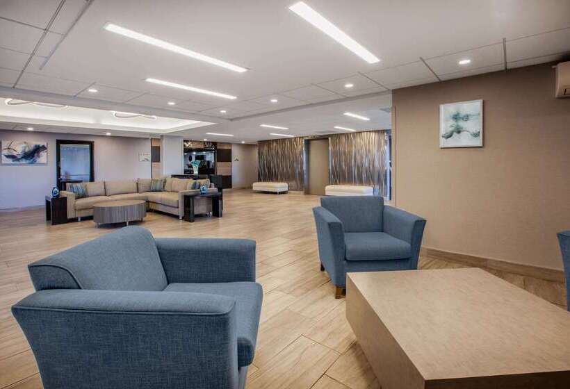 هتل Wingate By Wyndham Detroit Metro Airport