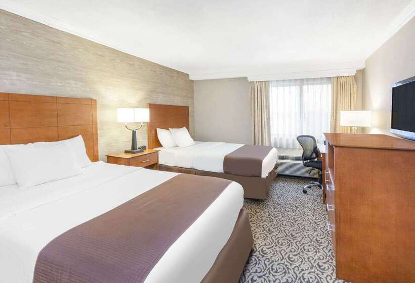 هتل Wingate By Wyndham Detroit Metro Airport