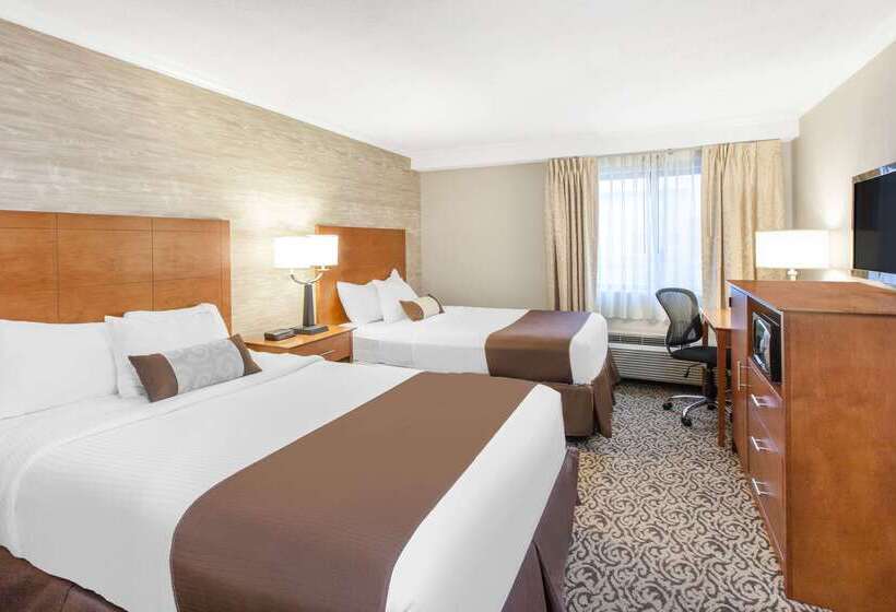 هتل Wingate By Wyndham Detroit Metro Airport