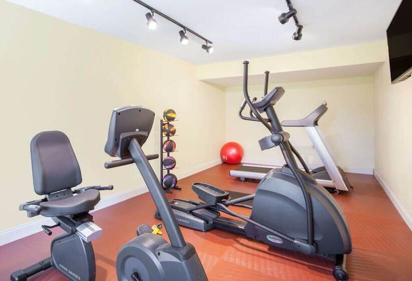 מוטל Days Inn By Wyndham Brooksville