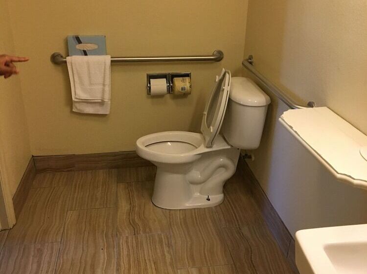 מוטל Days Inn By Wyndham Brooksville
