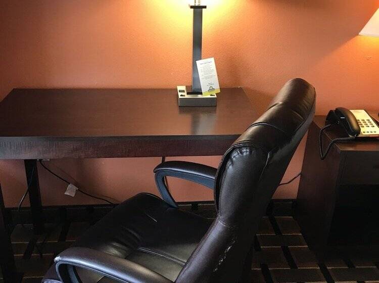 מוטל Days Inn By Wyndham Brooksville