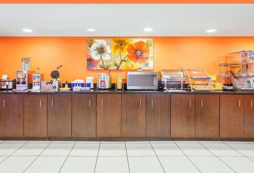 מוטל Days Inn By Wyndham Brooksville