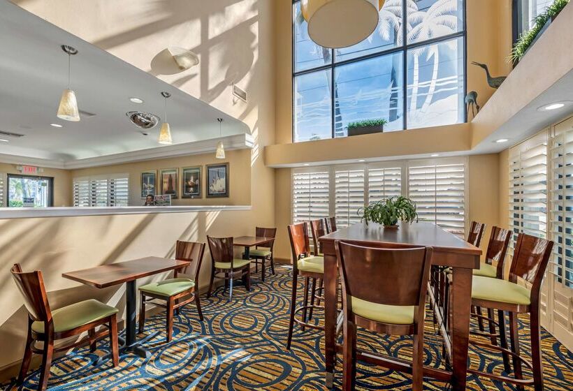 منتجع Best Western Cocoa Beach Hotel & Suites