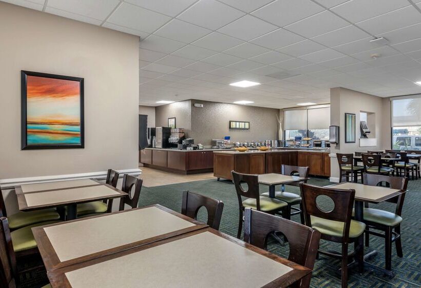 منتجع Best Western Cocoa Beach Hotel & Suites