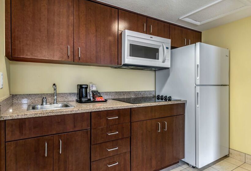 منتجع Best Western Cocoa Beach Hotel & Suites