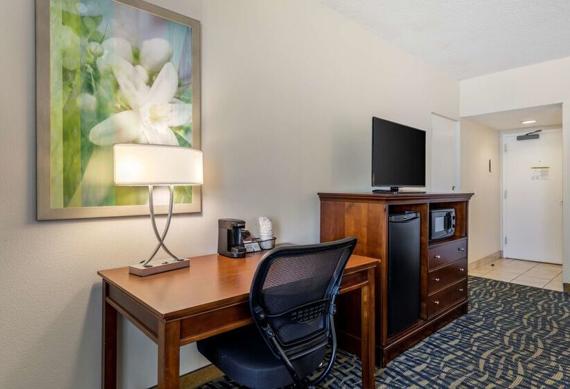 منتجع Best Western Cocoa Beach Hotel & Suites