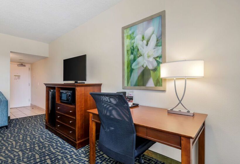 منتجع Best Western Cocoa Beach Hotel & Suites