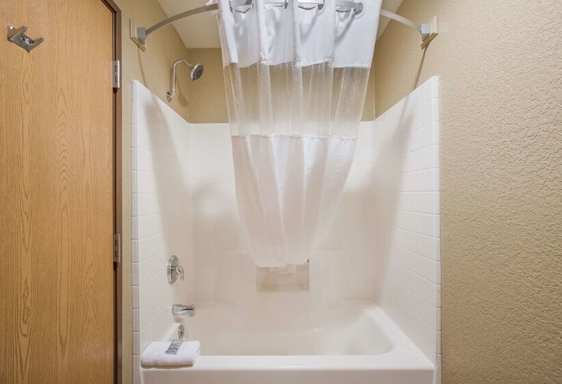 Отель Best Western Harbour Pointe Lakefront