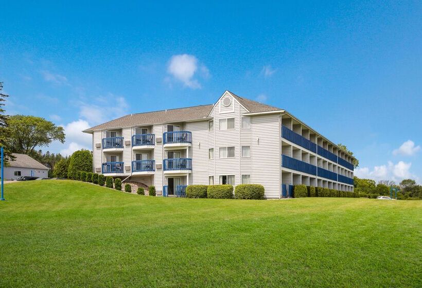 Отель Best Western Harbour Pointe Lakefront