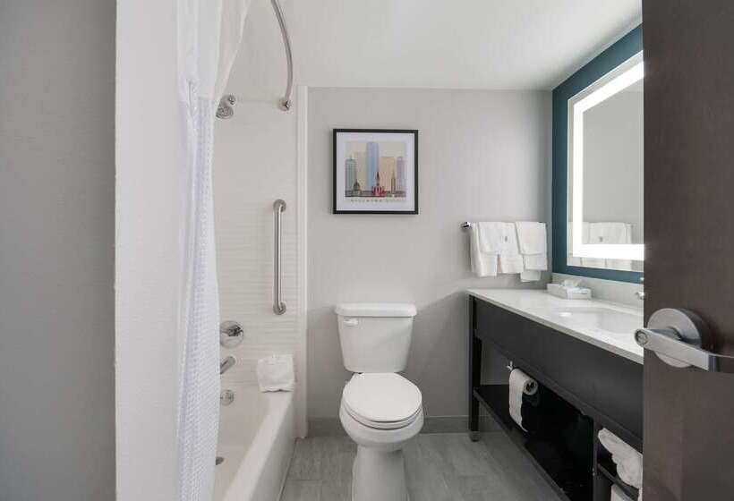 فندق Clarion Pointe Okc Airport