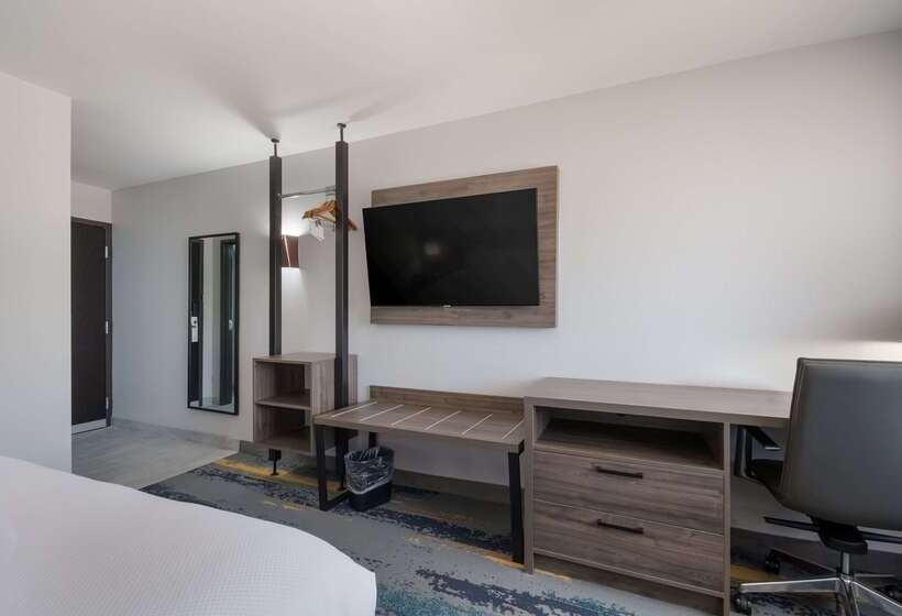 فندق Clarion Pointe Okc Airport
