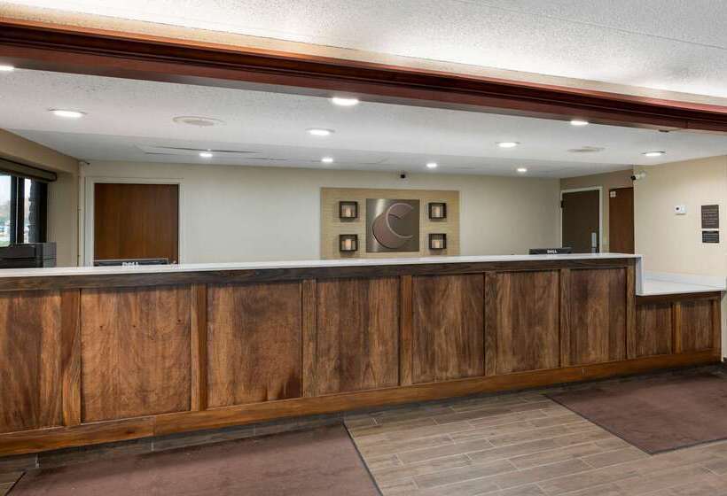 فندق Comfort Inn & Suites North At The Pyramids