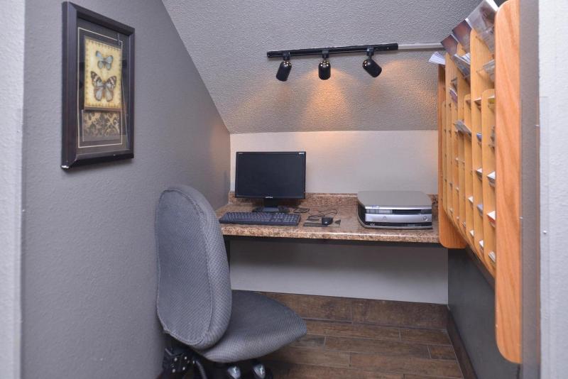 هتل Cottonwood Inn And Conference Center