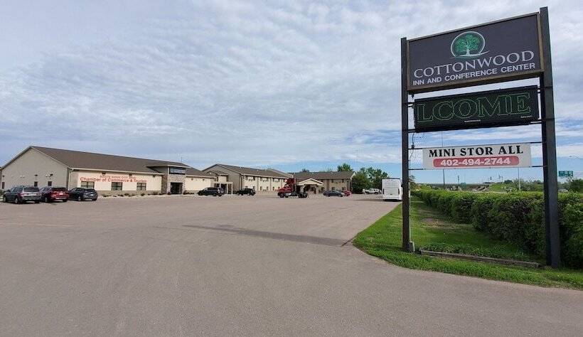 هتل Cottonwood Inn And Conference Center