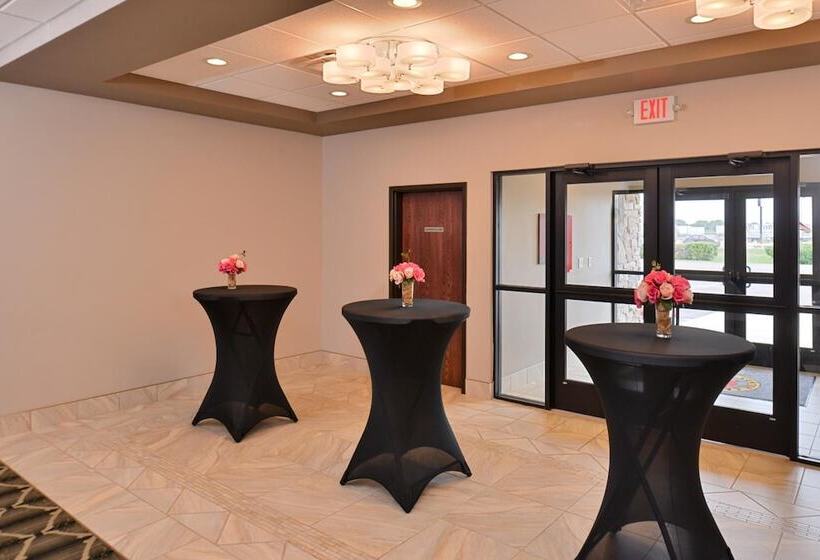 هتل Cottonwood Inn And Conference Center