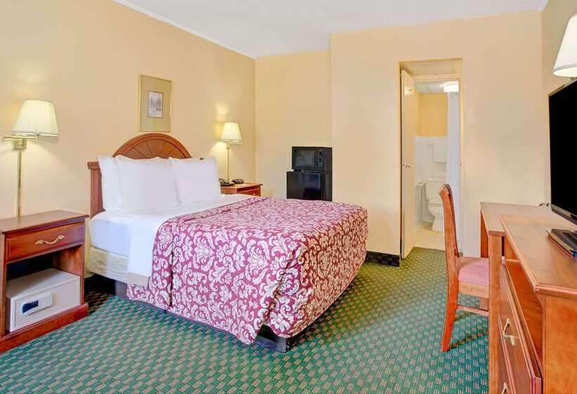 هتل Days Inn By Wyndham Alexandria South