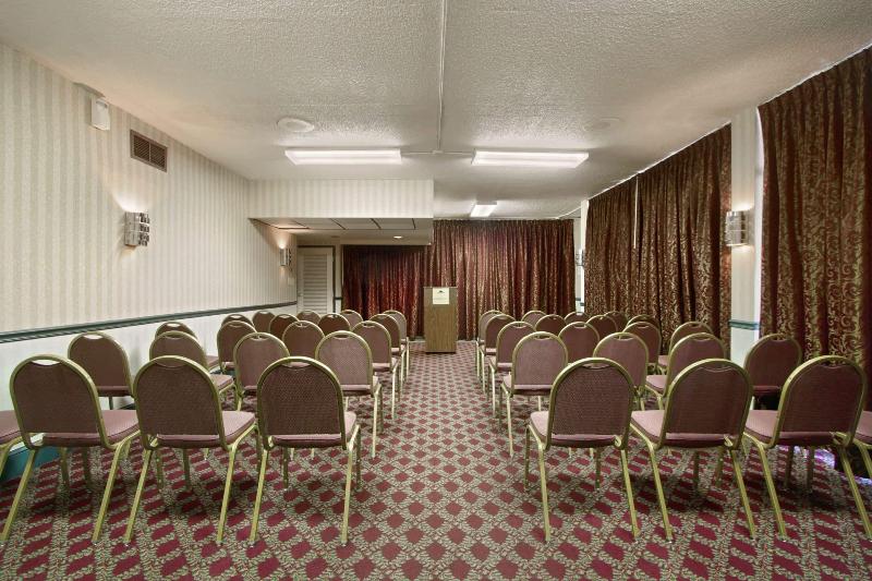 هتل Days Inn By Wyndham Alexandria South