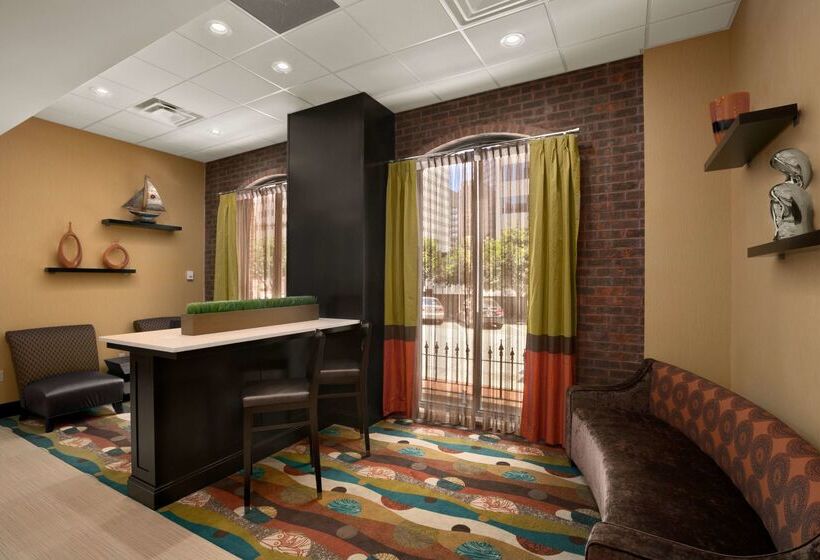 هتل Days Inn By Wyndham Baltimore Inner Harbor
