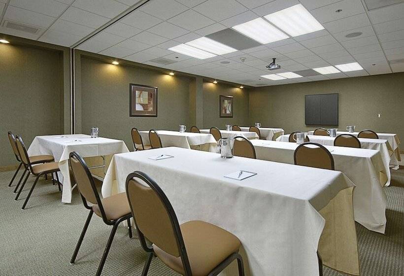 هتل Days Inn By Wyndham Baltimore Inner Harbor