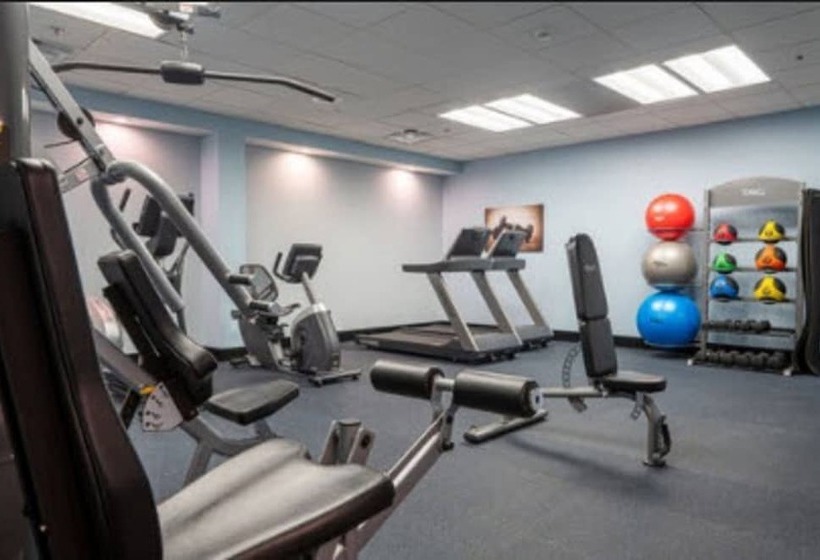 هتل Days Inn By Wyndham Baltimore Inner Harbor