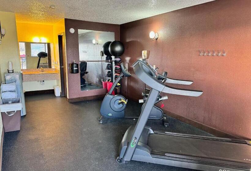 בית מלון כפרי Days Inn By Wyndham Cloverdale Greencastle