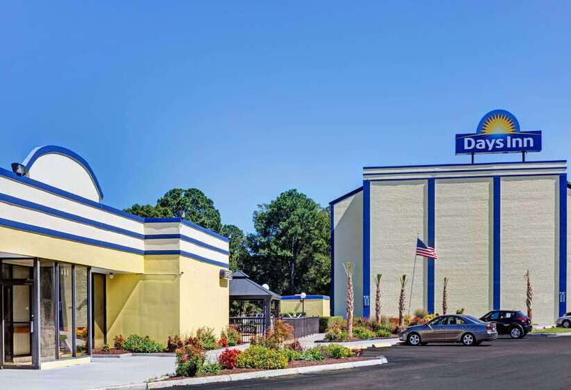 هتل Days Inn By Wyndham Norfolk Military Circle