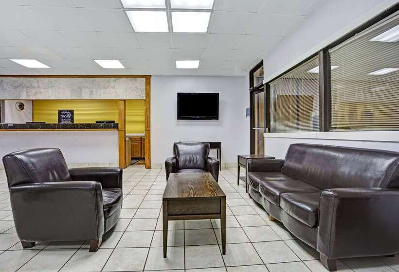 هتل Days Inn By Wyndham Norfolk Military Circle