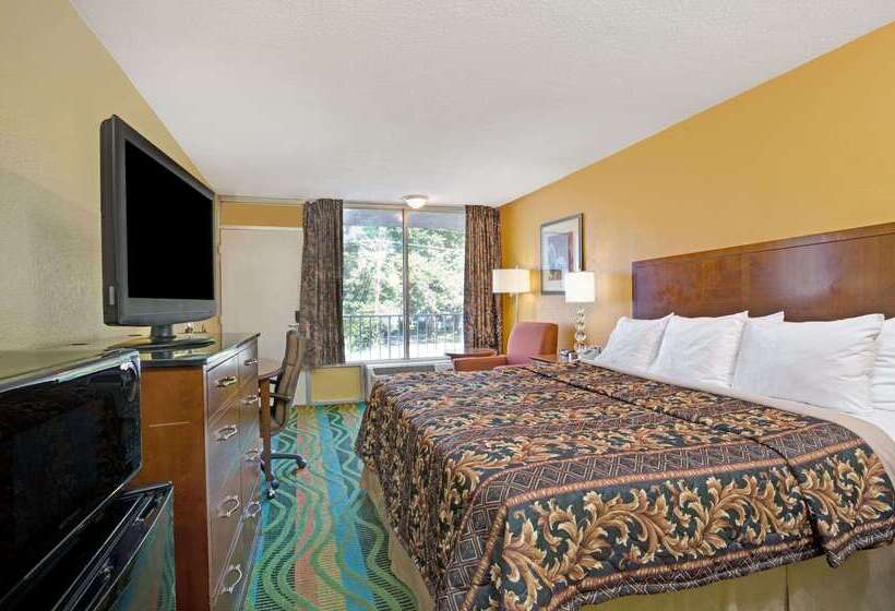 هتل Days Inn By Wyndham Norfolk Military Circle